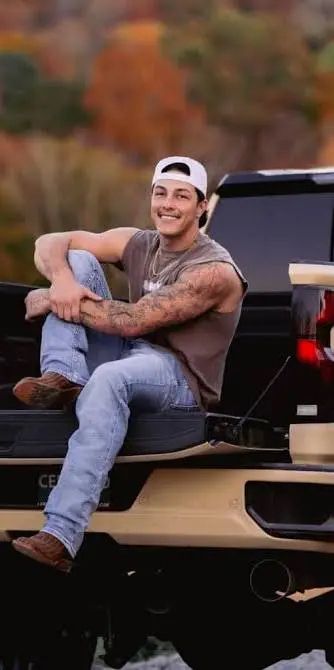 Tayler Holder